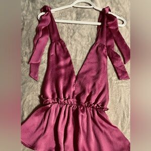 VICI Deep Plunge Sleeveless Blouse (M) 🩷